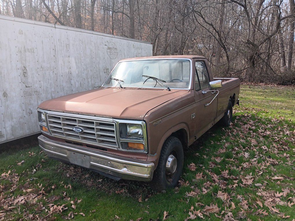 1986 Ford Truck 2 Wheel Drive Parts Truck