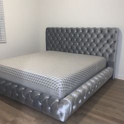 New King Bed Frame With Mattress 