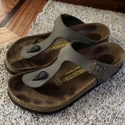 Birkenstock women’s sandals size 38 (7) 