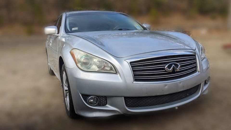 2012 Infiniti M37
