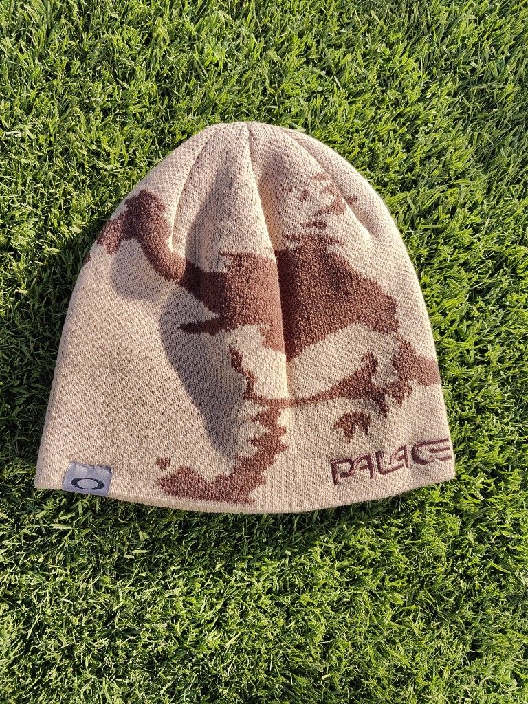 Palace Oakley Beanie Sand (Brand New)