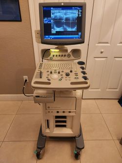 GE LOGIQ P5 Ultrasound Machine - Good Working Condition