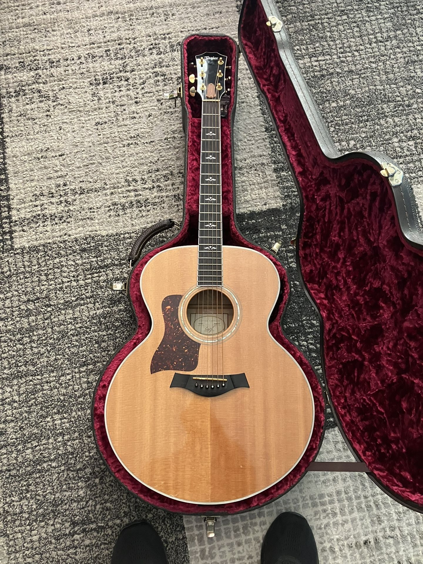 Left Handed 1998 Jumbo Taylor 615-ce