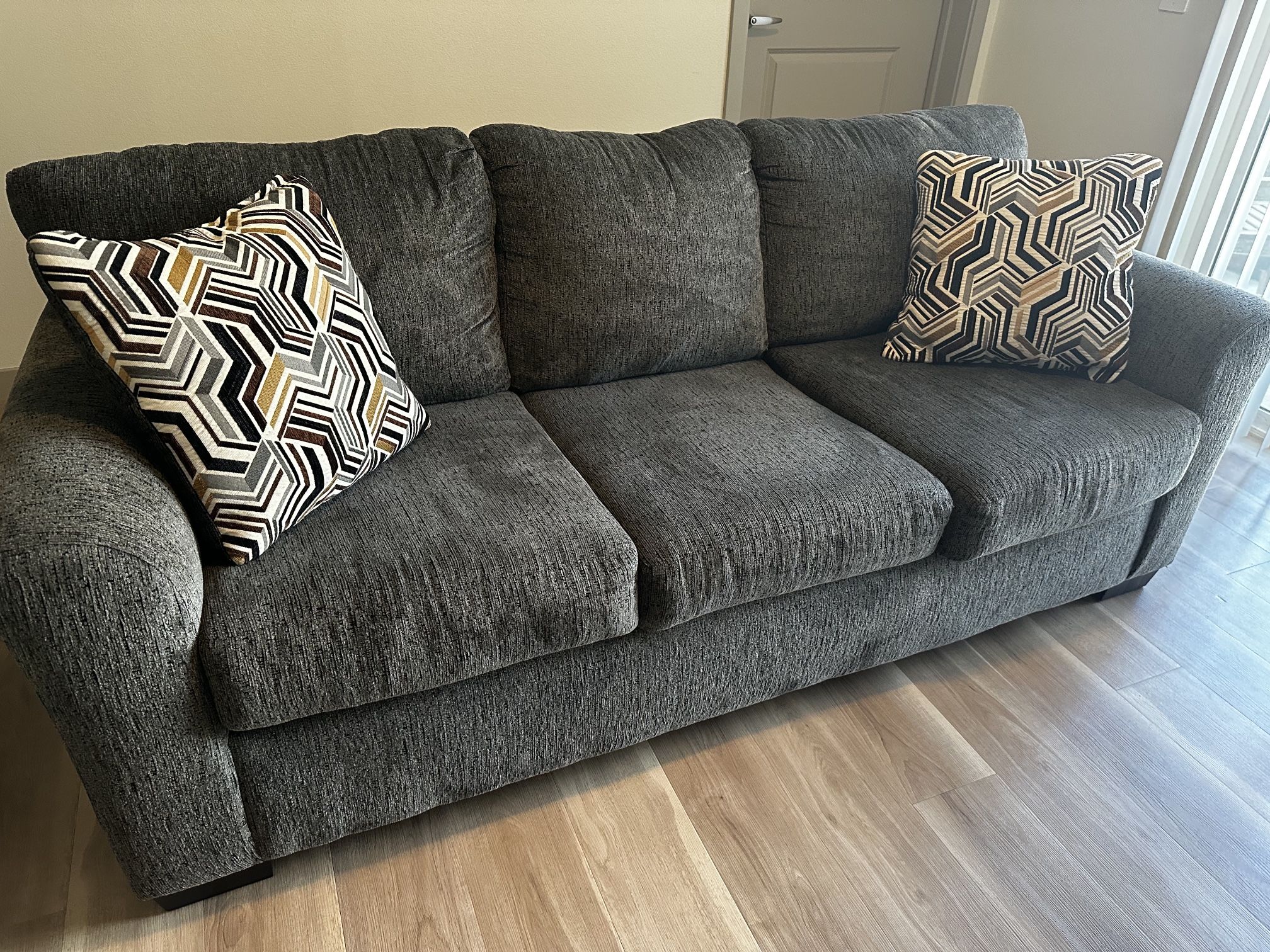 Couch - Like New w/Pillows