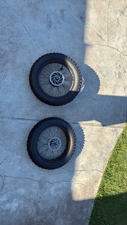 20x4in wheel set w new tires and 1000 watt motor