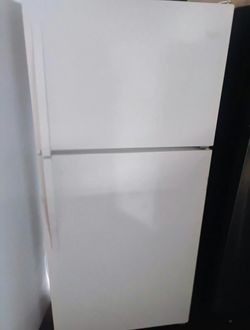 White Top Freezer Refrigerator Energy Efficient