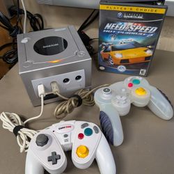 Platinum Nintendo GameCube with 2 3rd party controllers, memory card and need for speed hot pursuit2