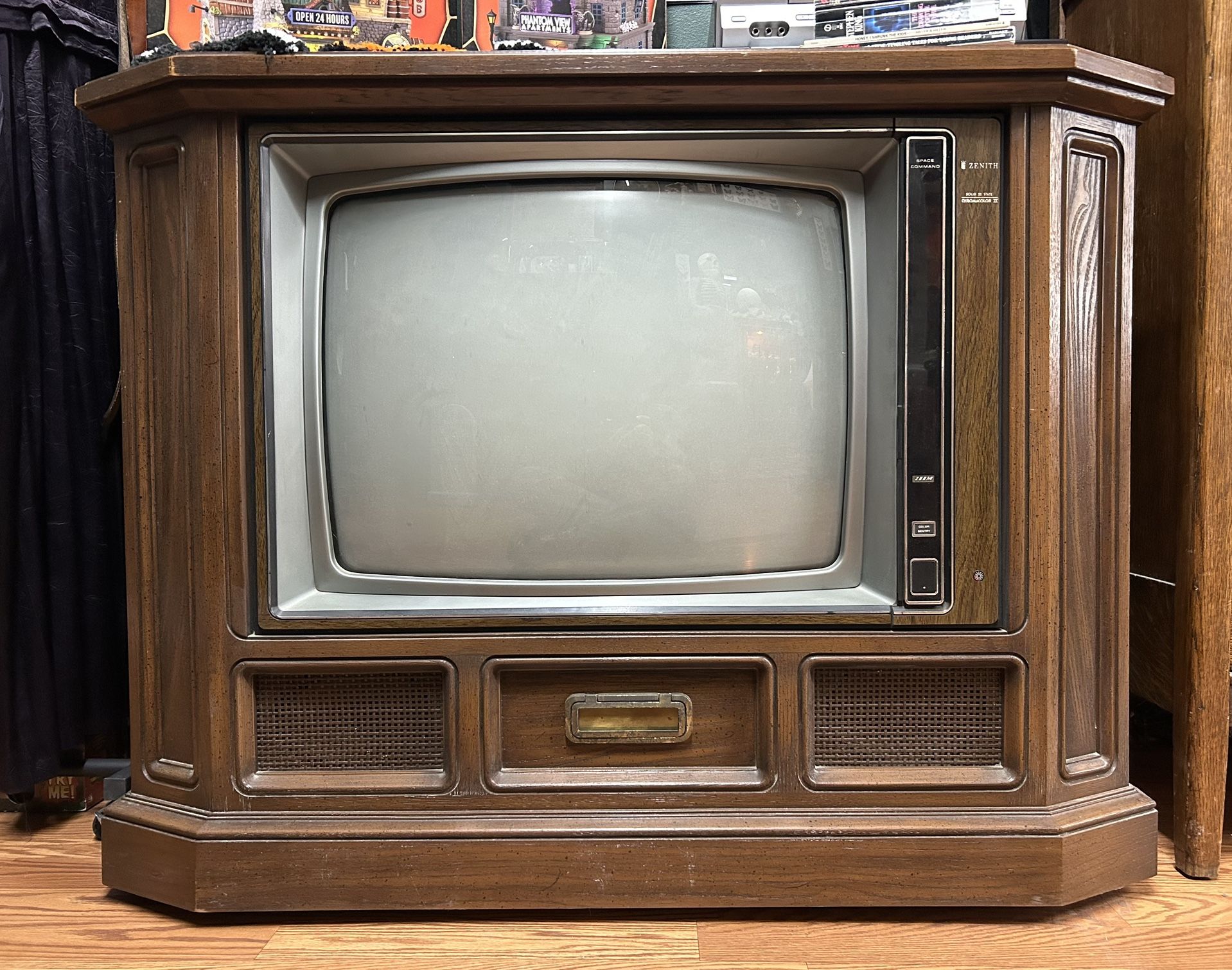 Vintage 1978 Zenith Space Command 25” Wood Console Television CRT TV w/ Remote