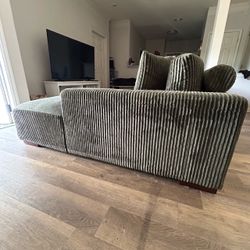 ✨ Green Corduroy 2-Piece Sectional w/ Chaise — $600