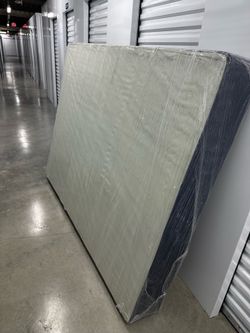Bed box spring  (QUEEN)