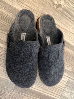 Women’s Clogs Size 10