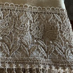 6 PCs  Hand And Fingertip Decorative  Towels.  Off White With Light Green Lace