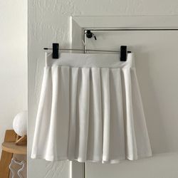 white pleated skirt