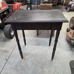 Vintage 
Antique Federal Style Side Table, 