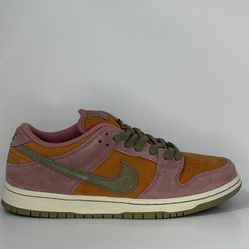 Nike SB Dunk Low 'Red Stardust'