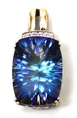 Ladies Alexandrite/10K Gold Pendant