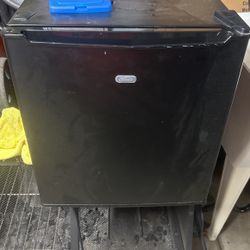 Mini Fridge 