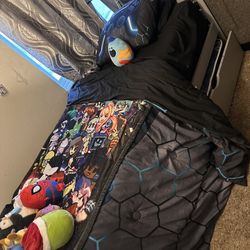 Gray Daybed Frame With Trundle