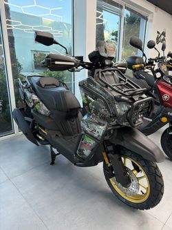 200cc Scooters motorcycles