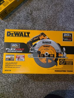 DeWalt 20V Brushless 7-1/4" Circular Saw DCS573B
