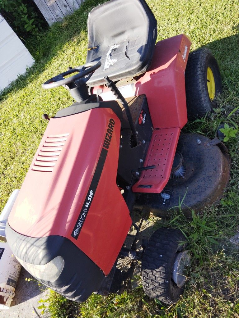 Riding lawn mower 42-in read ad Yes Still Available