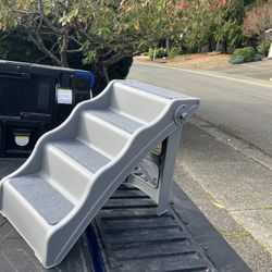 Pet Dog Stairs Steps Step Lightweight Folding Hard Plastic Stairs 20” High House Home Couch Bed like New