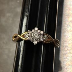 10K Gold Diamond Cluster .37ctw Flower Ring Size 5