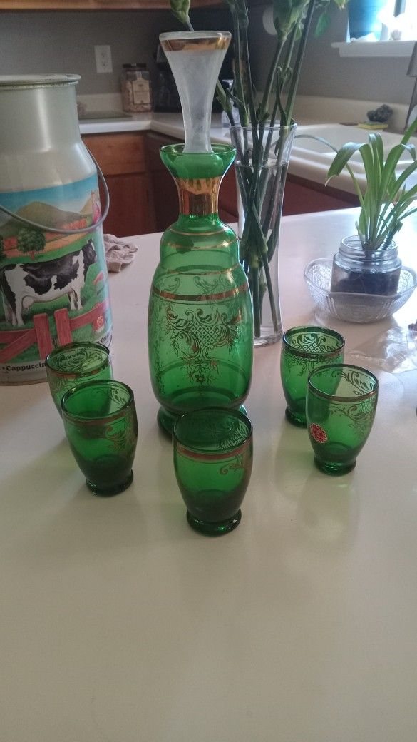 Wine Decanter With Cups