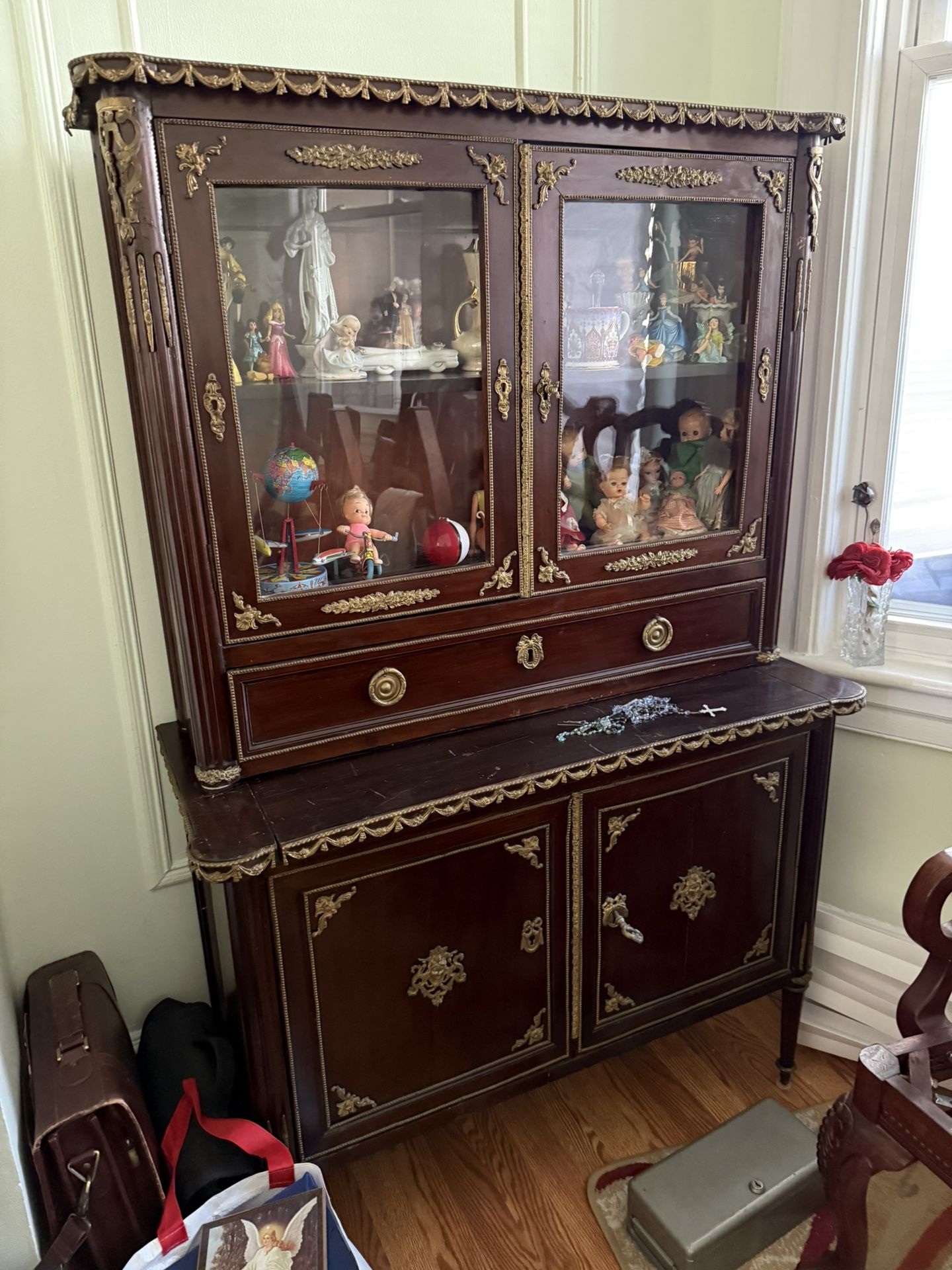 Antique Curio Cabinet 5’x39”x16”