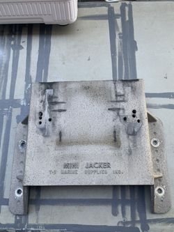 Mini jacker jack plate