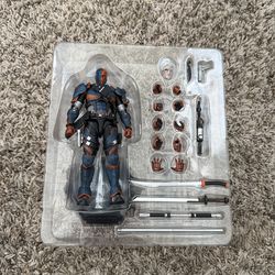 LPZZ/UPF Deathstroke - Batman Arkham Knight Action Figure