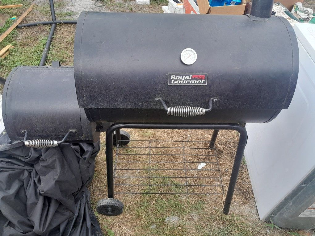 Royal Gormet 2 Compartment Smoker.