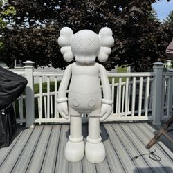 5ft Kaws Statue