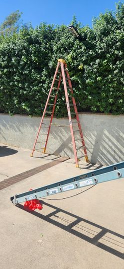 12ft Warner fiberglass ladder