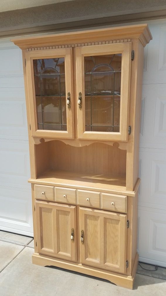 Lighted hutch
