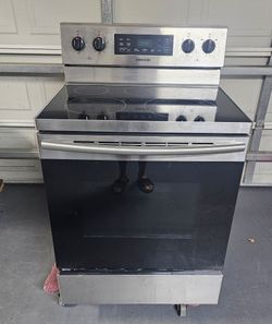 Samsung Stove Oven Appliance Black Stainless Steel

Located near Beach Blvd and Kernan. No issues. Normal wear.