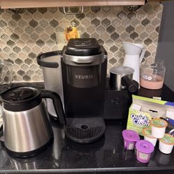 Keurig K-Cafe with extra pitcher and cleaner