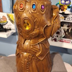 Disney Parks Marvel Comics Avengers Thanos Infinity Gauntlet Glove Souvenir Cup

