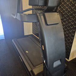 2022 NordicTrack Commercial X22i Treadmill