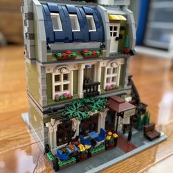 Lego Parisian restaurant 99.5% complete