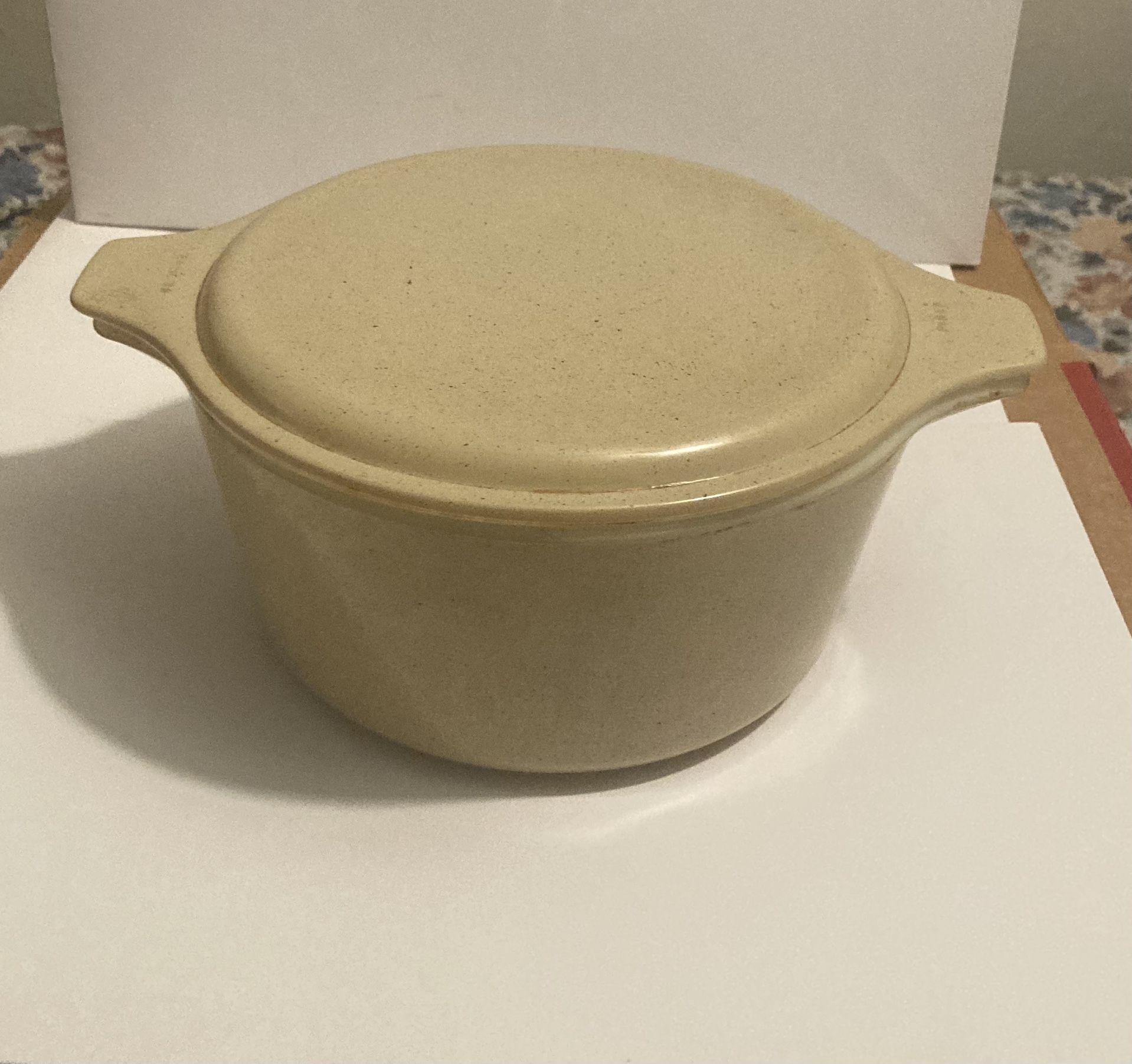 Vintage Pyrex Wheat Colored 474-B 1.5L Casserole Dish w/ Pyrex Lid