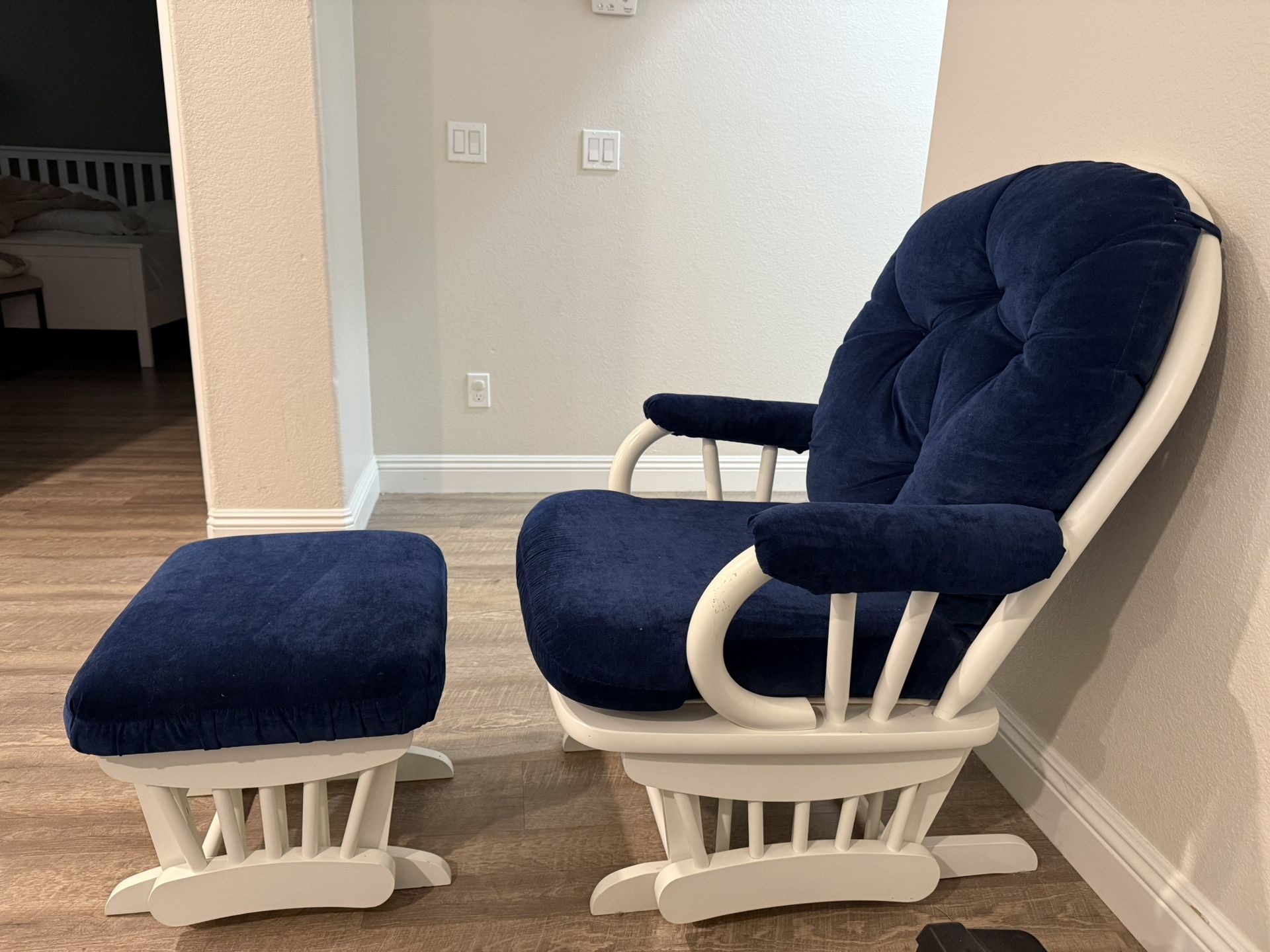 Rocking Chair Glider & Ottoman