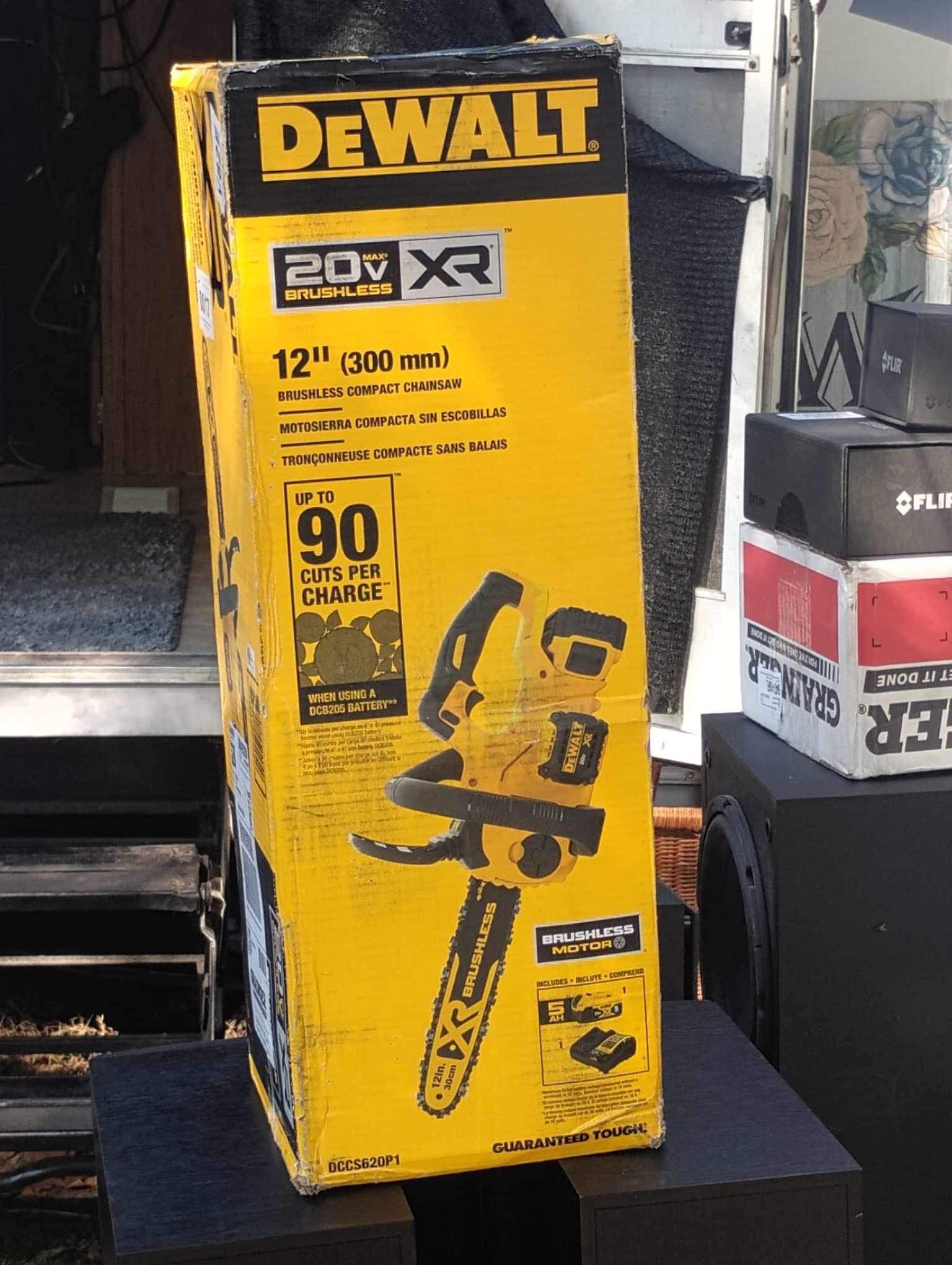 DEWALT Battery Powered Chiansaw Kit
