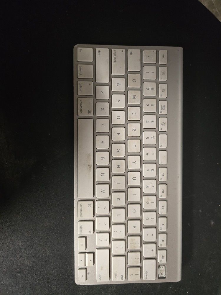 Apple Bluetooth Keyboard 