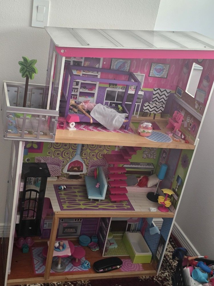 Wooden Doll House(like New)