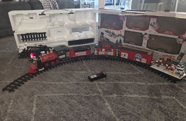 Disney Parks 30-pc Christmas Train Set Remote Mickey Mouse & Friends 2016