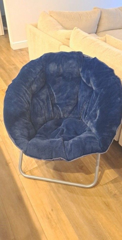 Comfy Saucer Chair with Metal Frame