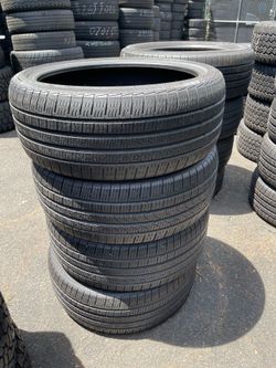 225/40R19 Pirelli 225/40/19 set of 4 matching used tires in great condition 300$ for 4 tires plus tax. Mount available but not included. Wheel alignme