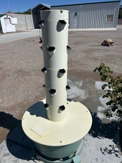 Hydroponic grow tower