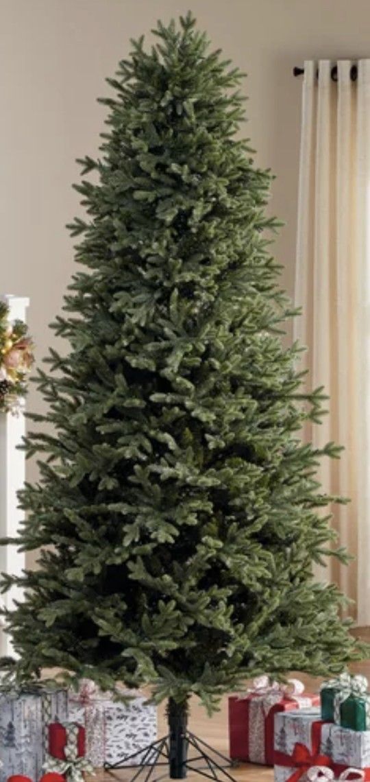 9 Feet Pre Lit Christmas Tree 🎄